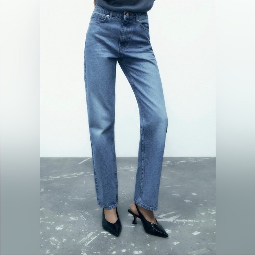 Zara Straight Leg Jeans in Light Blue Wash